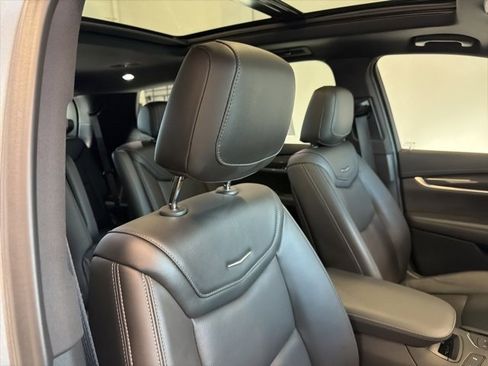 Used 2023 Cadillac XT6 Sport w/ Technology Package image 45