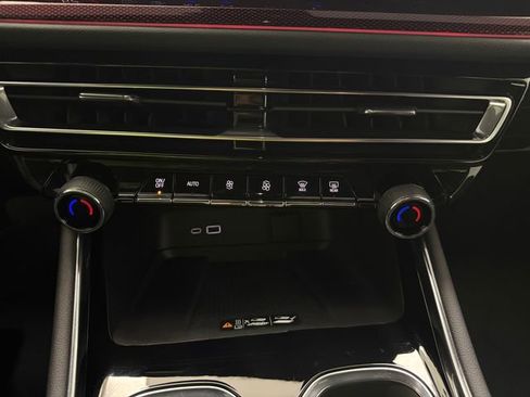 Used 2025 Chevrolet Traverse RS w/ LPO, Floor Liner Package FWD image 18