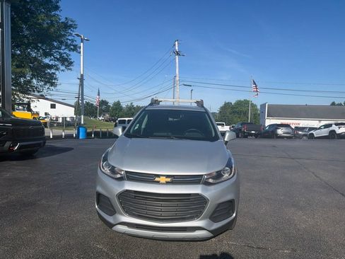 Used 2021 Chevrolet Trax LT w/ Premium Seat Package AWD/4WD image 7