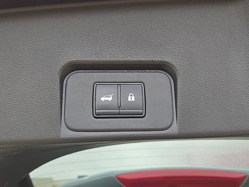 Used 2024 Nissan Rogue SV FWD image 14