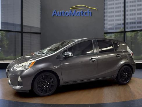 Used 2014 Toyota Prius C One image 4