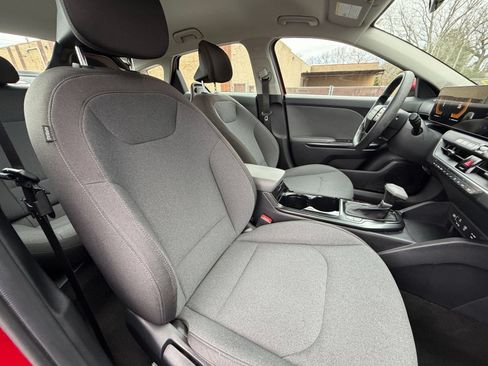 Used 2025 Kia K4 FWD image 30