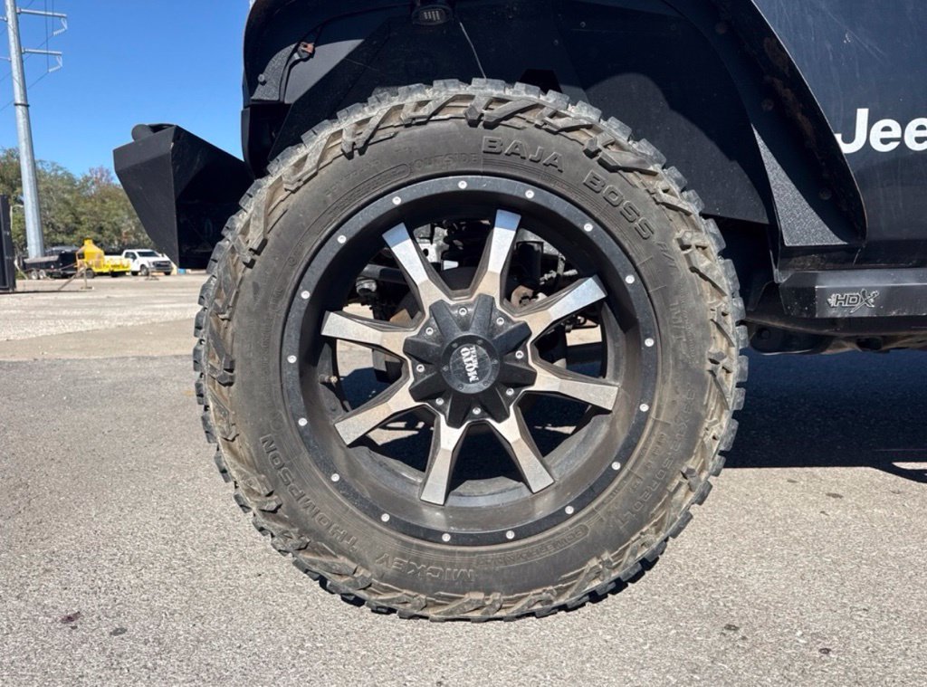 Used 2015 Jeep Wrangler Unlimited Rubicon w/ Connectivity Group AWD/4WD image 13