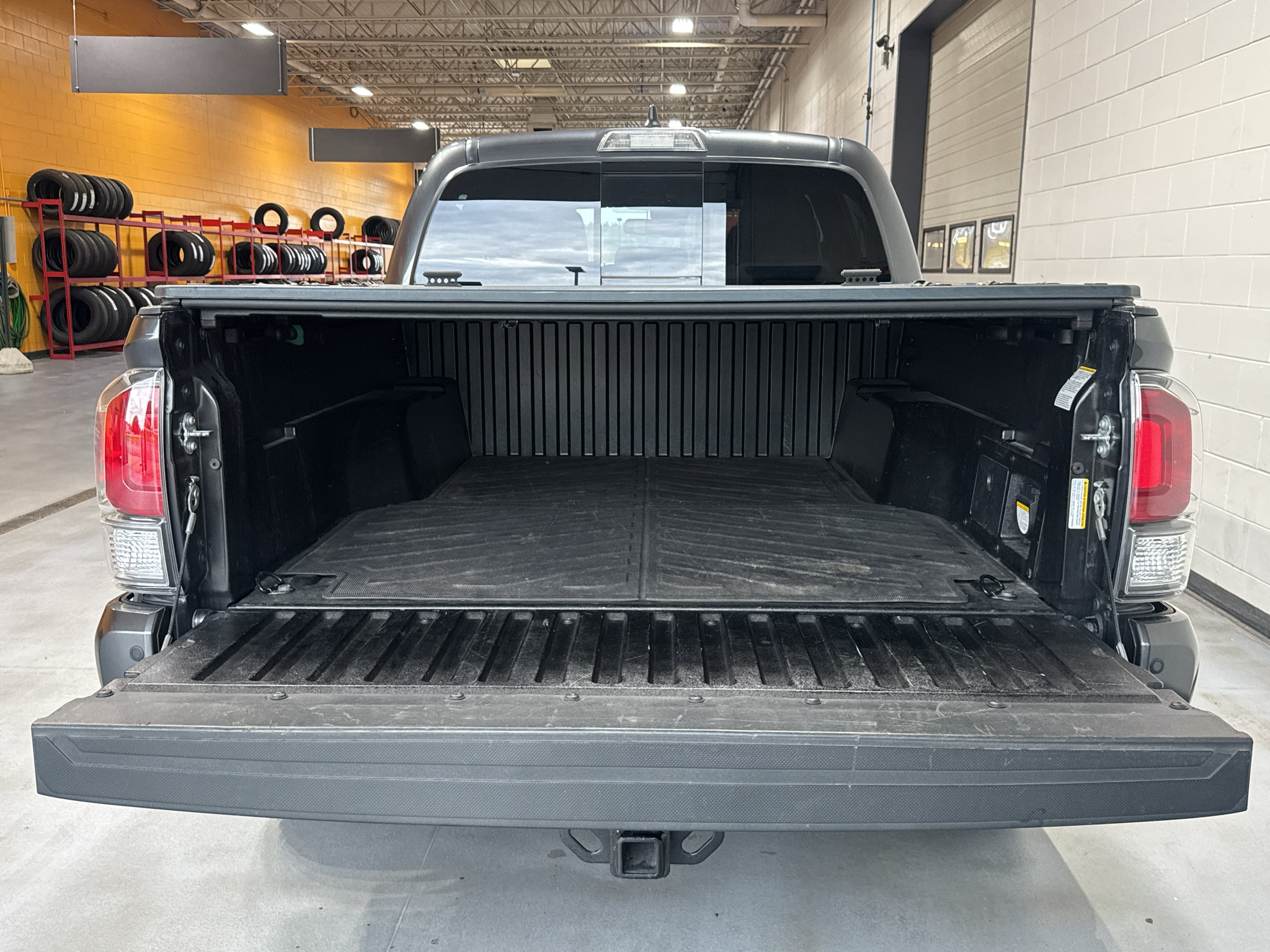 Used 2023 Toyota Tacoma TRD Off-Road w/ Technology Package AWD/4WD image 18