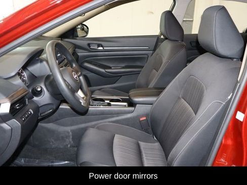 Used 2024 Nissan Altima 2.5 SV FWD image 12