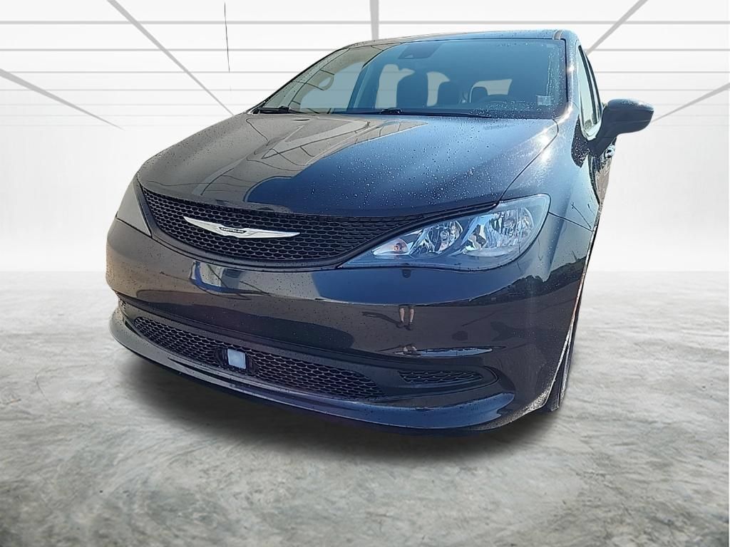 Used 2023 Chrysler Voyager LX FWD image 1