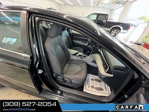 Used 2024 Toyota Camry LE image 5