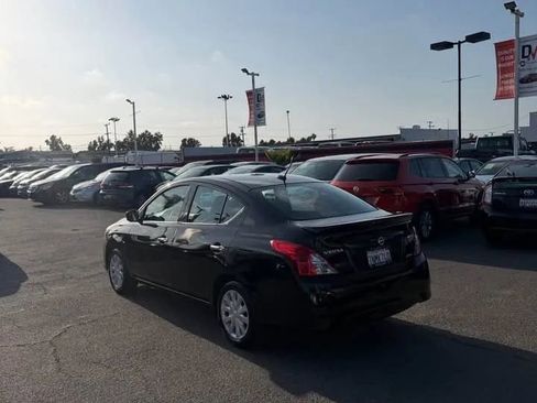 Used 2015 Nissan Versa SV w/ SV Tech Package FWD image 4
