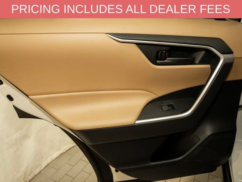 Used 2021 Toyota RAV4 LE FWD image 8