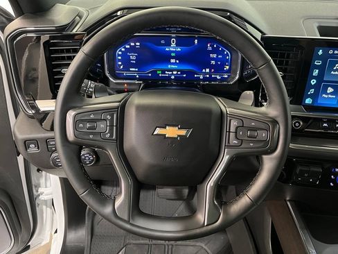 Used 2025 Chevrolet Silverado 1500 High Country w/ Z71 Off-Road Package AWD/4WD image 18