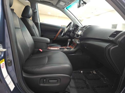 Used 2013 Toyota Highlander Limited AWD/4WD image 30