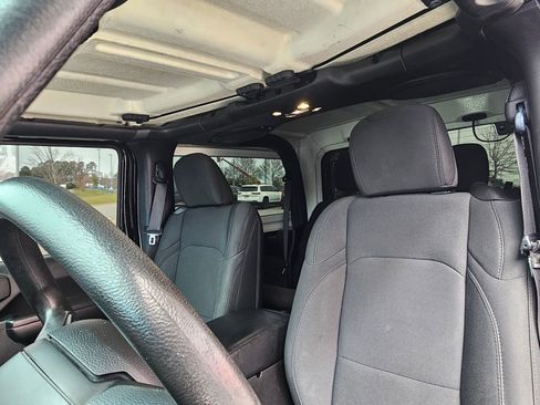 Used 2021 Jeep Wrangler Sport image 22