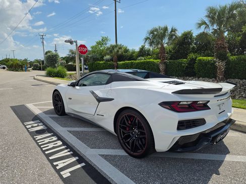 Used 2023 Chevrolet Corvette Z06 RWD image 7
