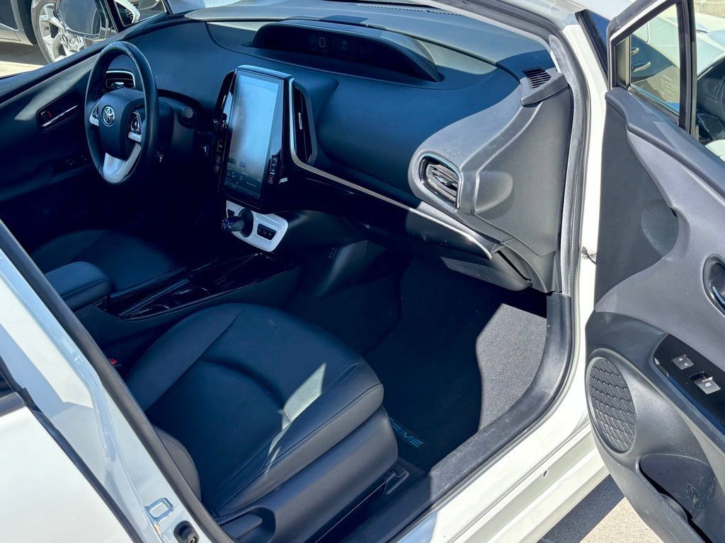 Used 2018 Toyota Prius Prime Premium w/ Preferred Accessory Package FWD image 25