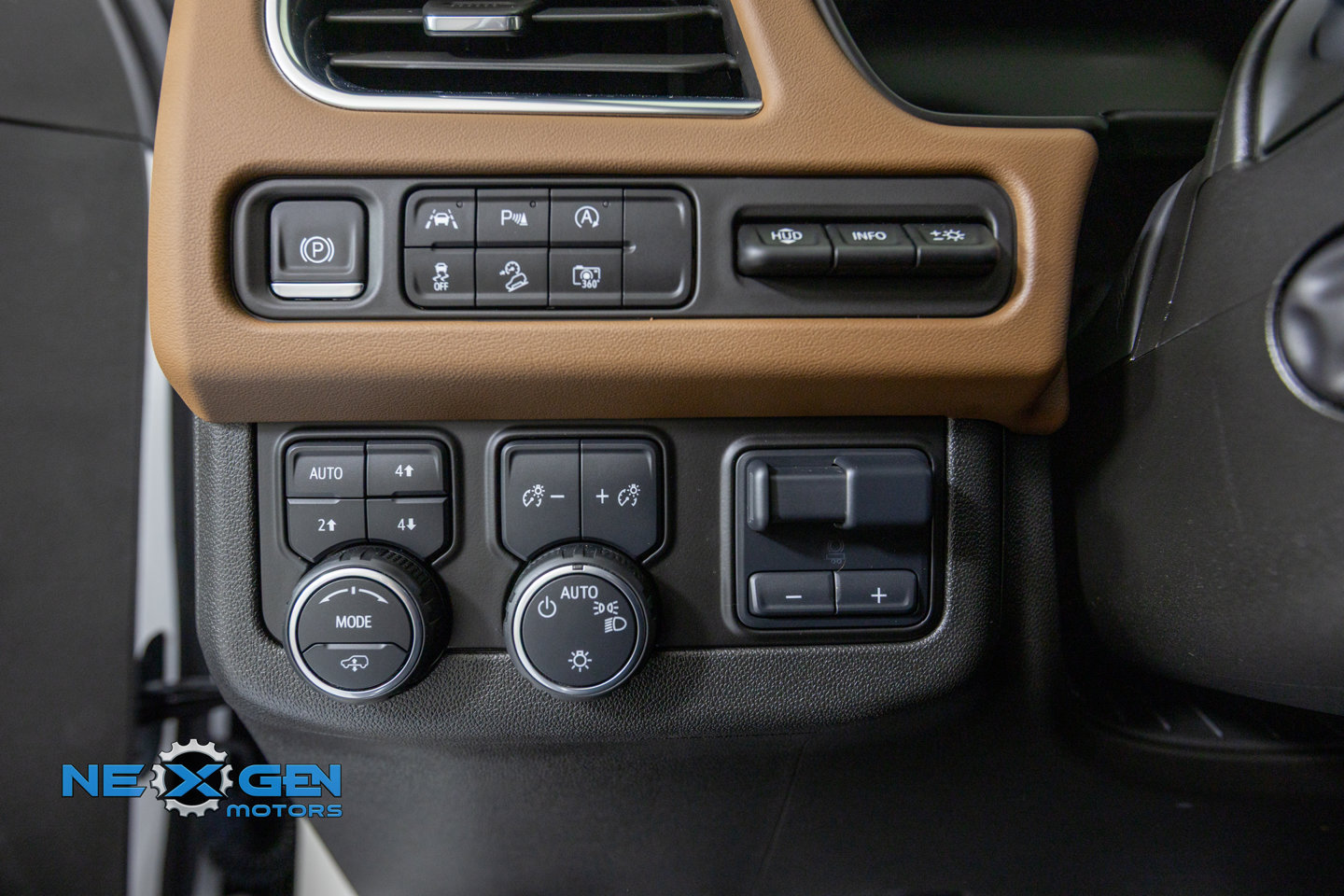 Used 2023 Chevrolet Tahoe High Country AWD/4WD image 14