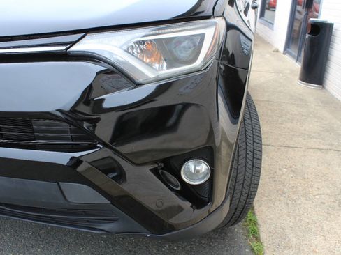 Used 2017 Toyota RAV4 XLE AWD/4WD image 3
