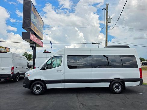 Used 2021 Mercedes-Benz Sprinter 2500 image 4