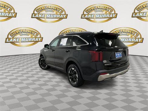Used 2024 Kia Sorento S image 9