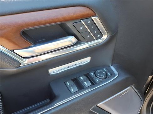 Used 2022 GMC Sierra 1500 Denali image 6