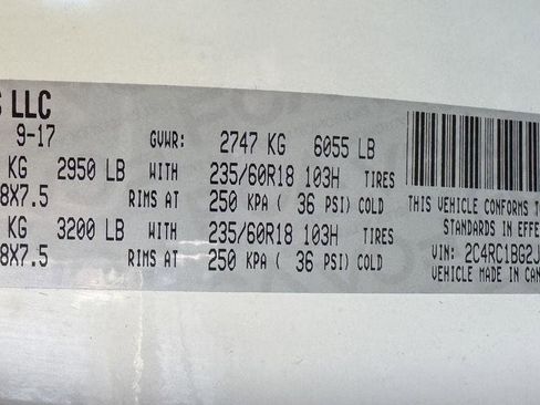 Used 2018 Chrysler Pacifica Touring-L w/ Tire & Wheel Group image 40