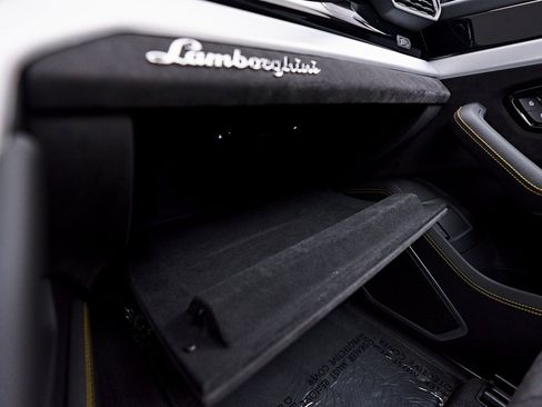 Used 2021 Lamborghini Urus image 87