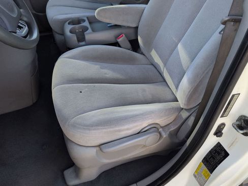 Used 2008 Kia Sedona LX image 15