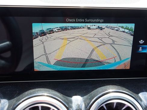 Used 2022 Mercedes-Benz GLB 250 4MATIC image 35