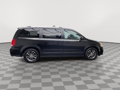 Used 2017 Dodge Grand Caravan SXT FWD image 32