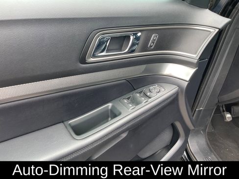 Used 2018 Ford Explorer XLT w/ Equipment Group 202A FWD image 11