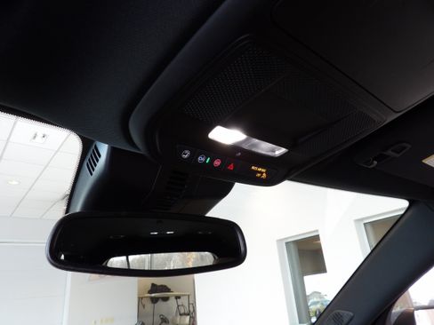 Used 2025 Buick Enclave Preferred w/ Power Package image 13