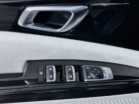 Used 2024 Kia Carnival EX FWD image 17