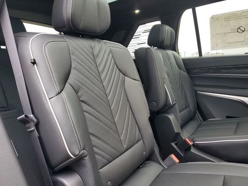 New 2026 Cadillac Vistiq Platinum image 26