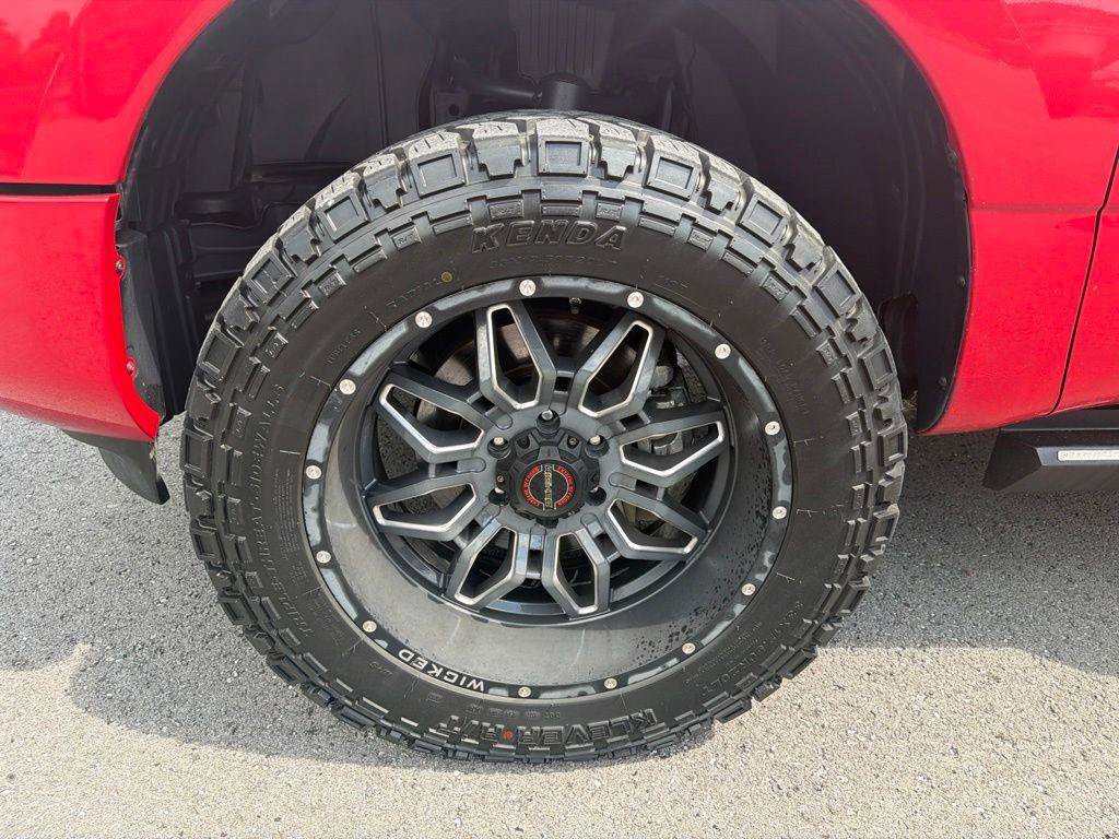 Used 2021 Nissan Titan SV w/ SV Convenience Package AWD/4WD image 11