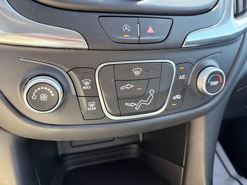 Used 2022 Chevrolet Equinox LT FWD image 18