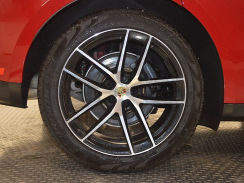 Certified 2025 Porsche Macan image 15