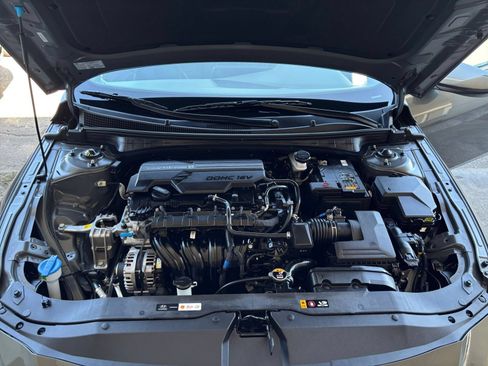Used 2025 Hyundai Elantra SEL FWD image 29