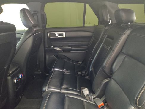 Used 2020 Ford Explorer XLT w/ Equipment Group 202A image 18