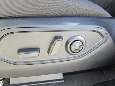 Used 2025 Jeep Grand Cherokee Laredo X image 25