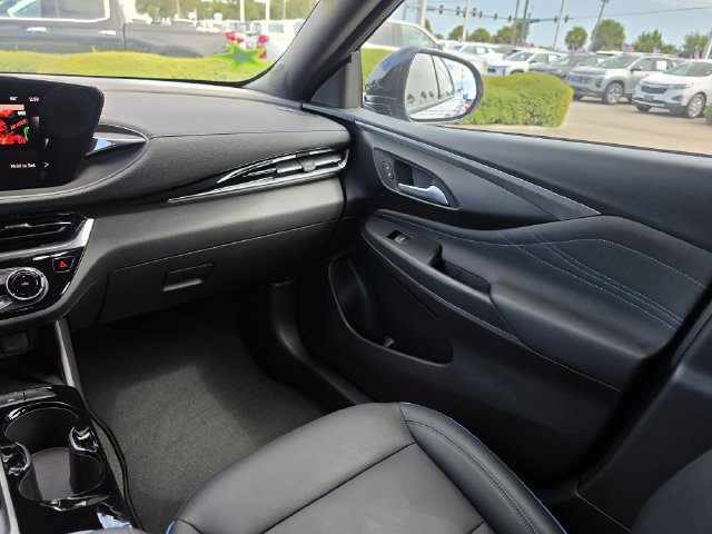 Used 2025 Buick Envista Sport Touring w/ Experience Buick Package FWD image 10