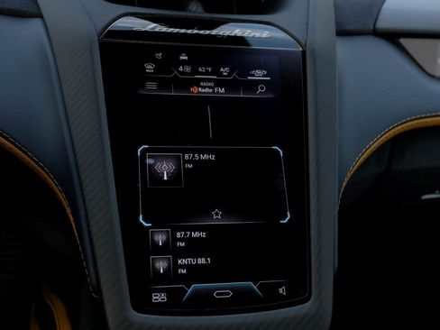 Used 2025 Lamborghini Revuelto image 35