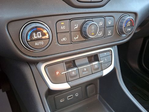 Used 2023 GMC Terrain SLE w/ Driver Convenience Package AWD/4WD image 12