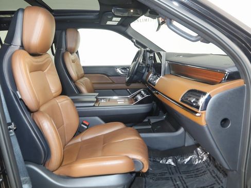 Used 2023 Lincoln Navigator Reserve image 14