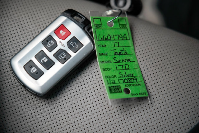 Used 2017 Toyota Sienna Limited w/ Outdoor Package AWD/4WD image 7