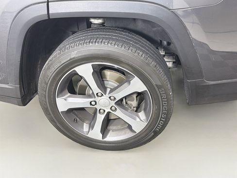 Used 2023 Jeep Grand Cherokee L Limited w/ Trailer Tow Group (B) AWD/4WD image 11