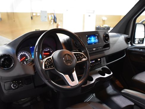 Used 2021 Mercedes-Benz Sprinter 2500 image 16
