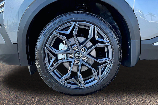 Certified 2026 Nissan Kicks SR FWD image 32