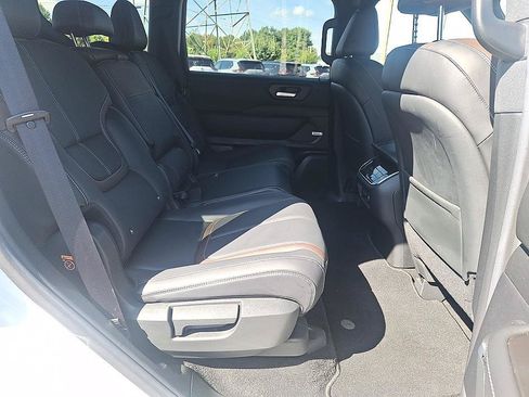 Used 2025 Nissan Armada SL AWD/4WD image 22