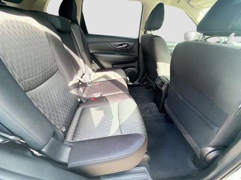 Used 2020 Nissan Rogue SV image 28