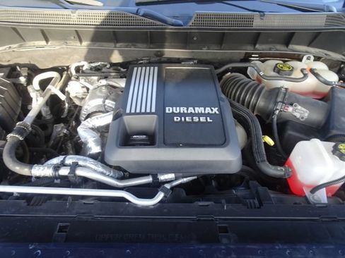 Used 2022 Chevrolet Silverado 1500 RST AWD/4WD image 13