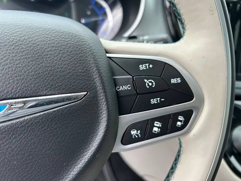 Used 2017 Chrysler Pacifica Platinum FWD image 20